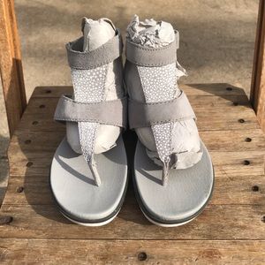 Sorel Torpeda Ankle Strap Sandals size 8.5 Stone
